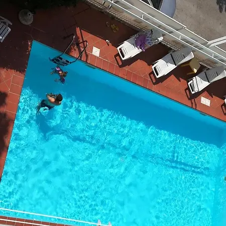 Hotell Apis 3*