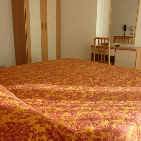 Apis Hotel 3*